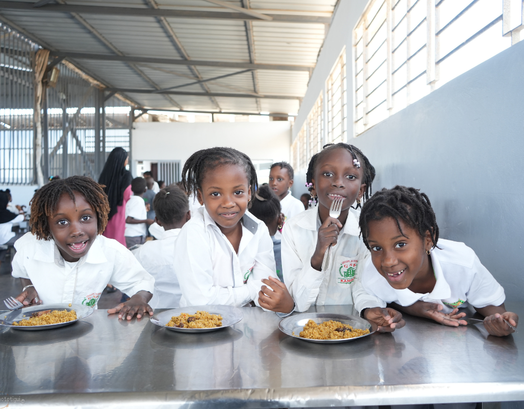 Moment de convivialité à la cantine — Groupe Scolaire Kambal
